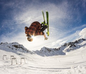 体育娱乐平台-阿贾克斯青春风暴席卷梅阿查，国米窒息防守下的温情拥抱，阿贾克斯青春风暴席卷梅阿查，国米窒息防守下的温情拥抱