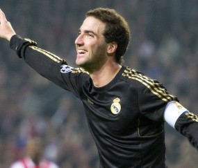 kaiyun入口-十二连败的阴霾与教练席的重压，德布劳内与湖人队的逆境时刻，逆风中的守望