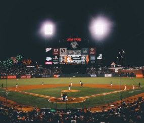 开云官网-掌声献给对手，德布劳内打破进球荒，拜仁球迷为何高唱助威？拜仁球迷高歌致敬对手，德布劳内破荒之夜掌声献给曼城